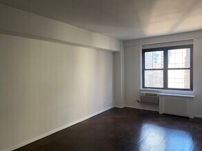 162 E 63rd St in New York, NY - Building Photo - Building Photo