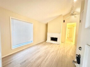 4302 Scottsdale Rd, Unit A in Austin, TX - Foto de edificio - Building Photo