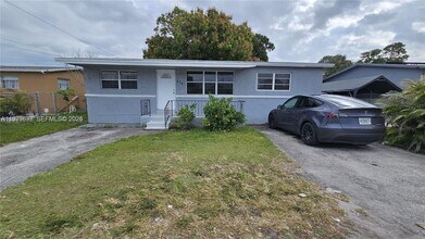 374 NW 31st Ave in Pompano Beach, FL - Building Photo - Building Photo