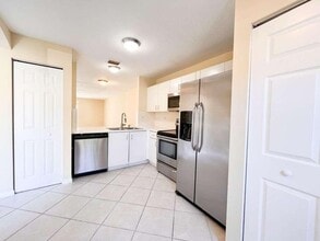 861 Summit Lake Dr in West Palm Beach, FL - Building Photo - Building Photo