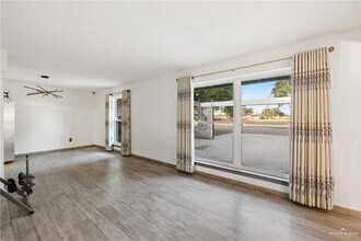 812 Voltz Ln in Mission, TX - Foto de edificio - Building Photo