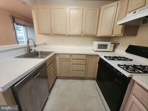 105 Timberbrook Ln in Gaithersburg, MD - Building Photo - Building Photo