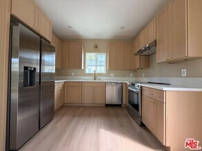 20748 Stagg St in Los Angeles, CA - Building Photo - Building Photo