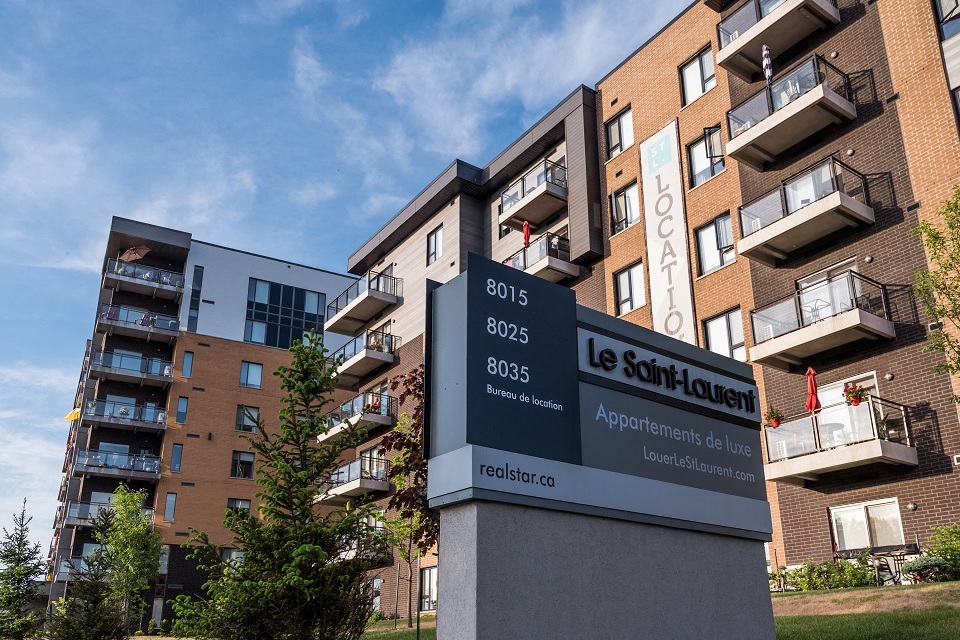 Le Saint-Laurent Apartments in Brossard, QC - Building Photo