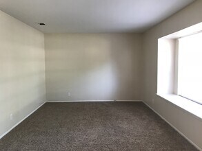 5874 Castle Run Dr in San Antonio, TX - Building Photo - Building Photo