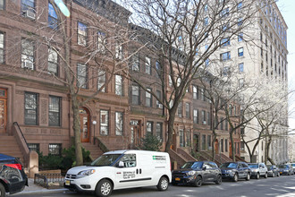 308 W 98th St in New York, NY - Building Photo - Building Photo