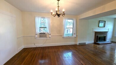26 Oak St in Wellesley, MA - Building Photo - Building Photo