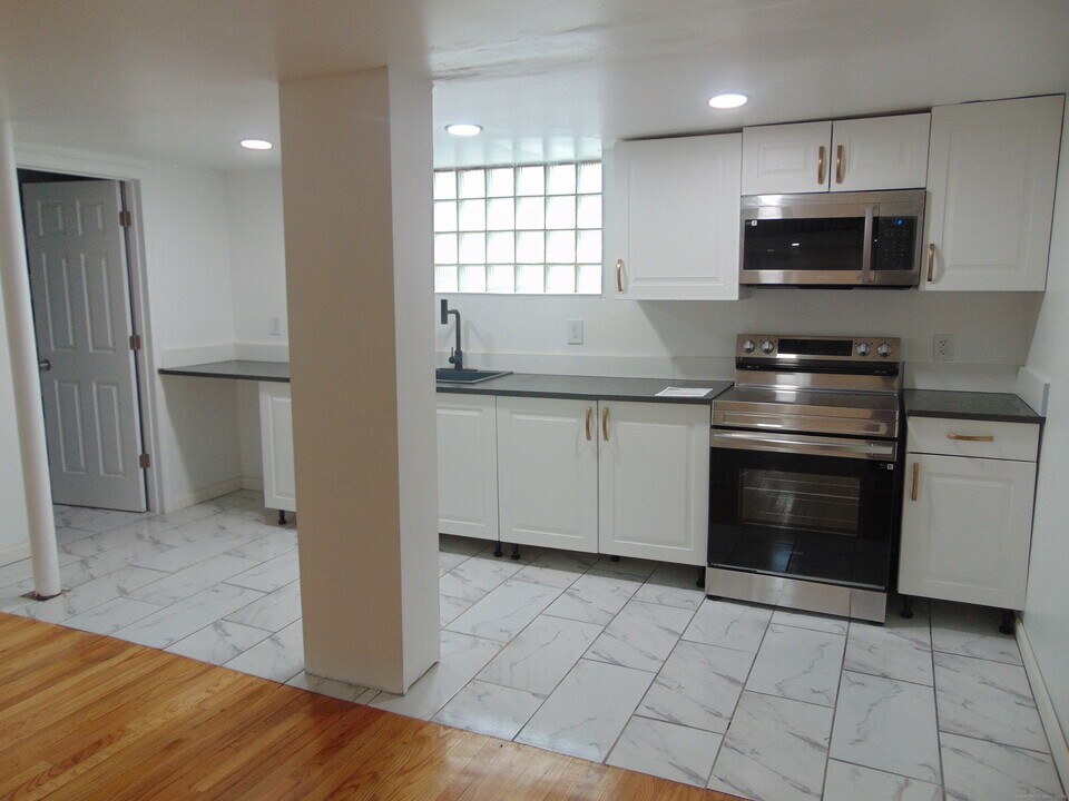 4 Post St in Waterbury, CT - Building Photo
