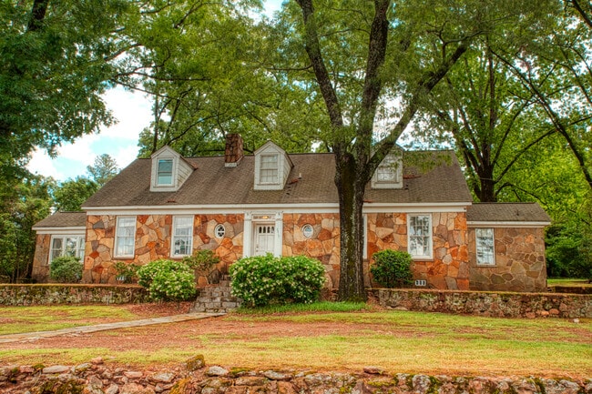 property at 2815 Riverbend Rd