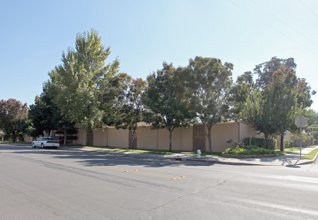 315 W Florinda St in Hanford, CA - Building Photo