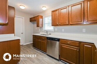 1695 Myrna Ln in Memphis, TN - Foto de edificio - Building Photo