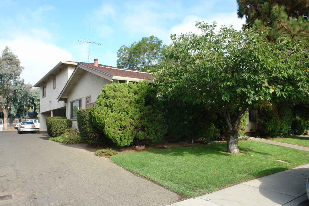 1525 Moorpark Ave in San Jose, CA - Building Photo