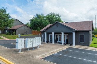 Two Rivers Townhomes in Marble Falls, TX - Building Photo - Building Photo