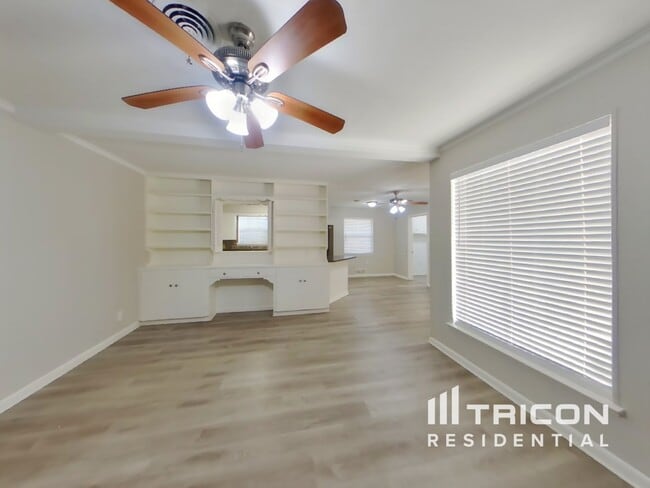3240 Springwood Ln in Dallas, TX - Building Photo - Building Photo
