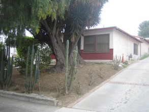 407 N Exton Ave in Inglewood, CA - Building Photo - Building Photo