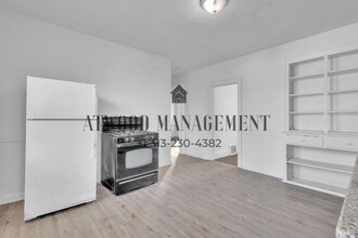 4811 Seyburn St, Unit Upper in Detroit, MI - Building Photo - Building Photo