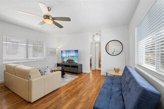 3015 Seville St, Unit 5 in Fort Lauderdale, FL - Foto de edificio - Building Photo