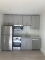 4822 Aqueduct Ave in Encino, CA - Building Photo