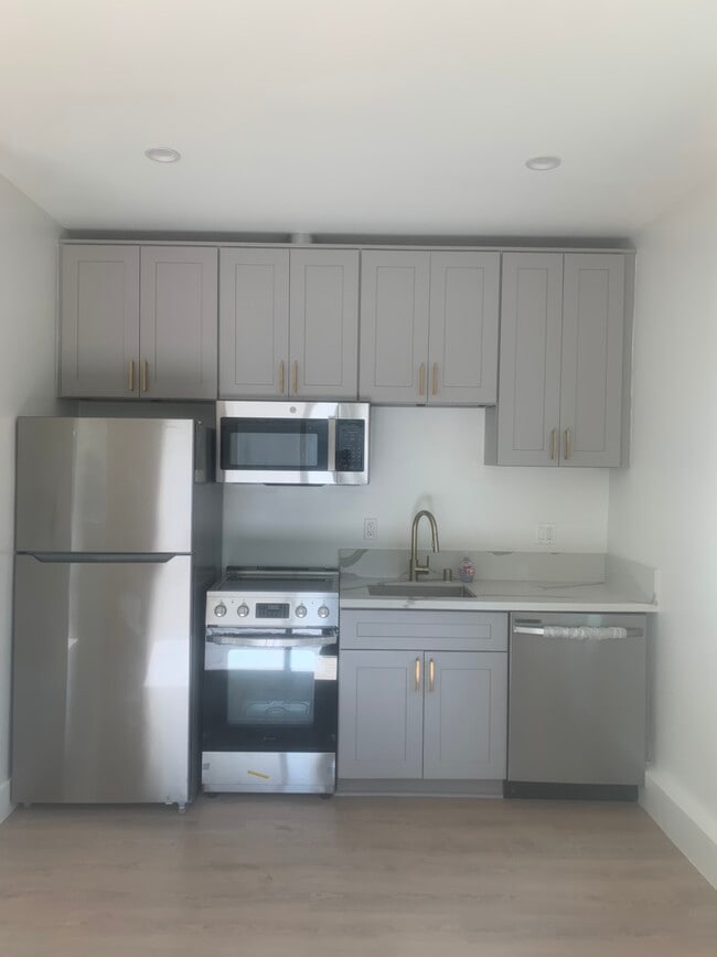 property at 4822 Aqueduct Ave