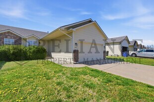 9922 E Kinkaid Cir in Wichita, KS - Building Photo