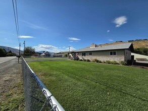 2701 Rock Island Rd in East Wenatchee, WA - Building Photo - Building Photo
