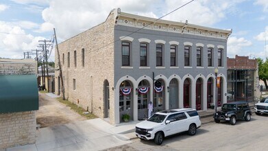 410 E 3rd St in Lampasas, TX - Building Photo - Building Photo