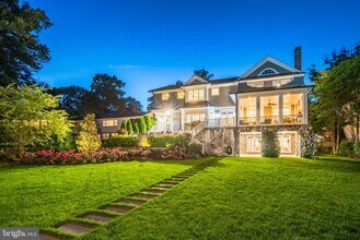 5600 Brite Dr in Bethesda, MD - Foto de edificio - Building Photo