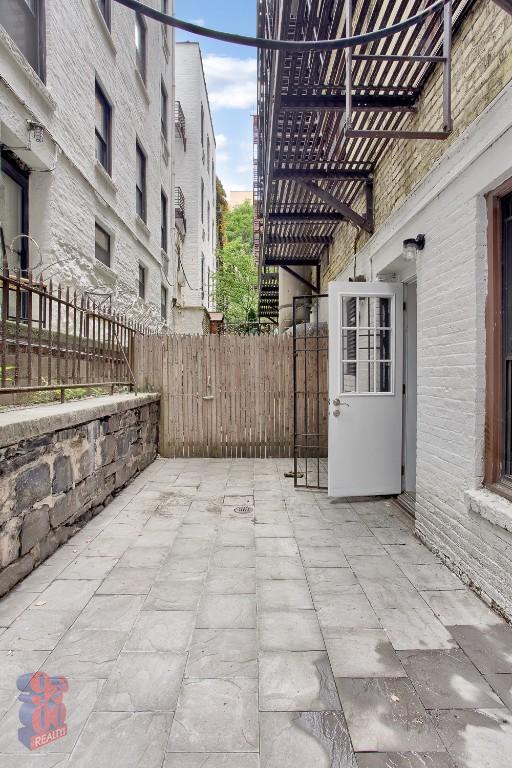 209 E 25th St