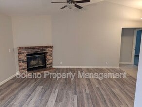 906 Javan Way in Suisun City, CA - Building Photo - Building Photo