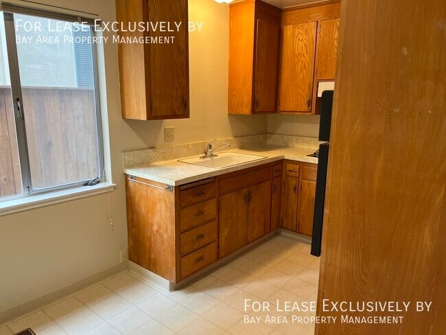 24 Lorton Ave-Unit -2 in Burlingame, CA - Building Photo - Building Photo