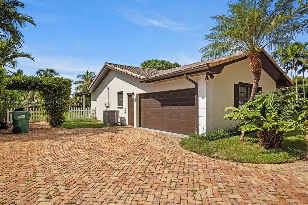 8340 SW 83rd St in Miami, FL - Building Photo