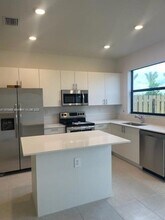 24654 SW 118 Pl in Homestead, FL - Foto de edificio - Building Photo