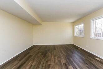 212 Whitewater Dr in Bolingbrook, IL - Building Photo - Building Photo