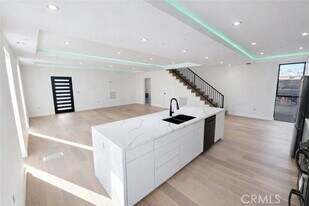 920 California Ave in Los Angeles, CA - Building Photo