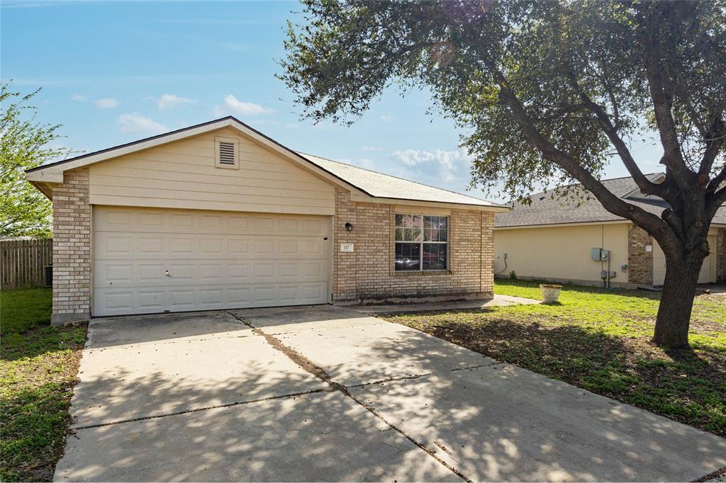 117 Phillips St in Hutto, TX - Building Photo