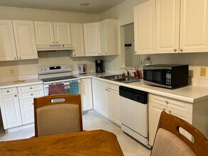 209 B Ave E, Unit 1 in Oskaloosa, IA - Foto de edificio - Building Photo
