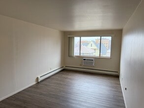 Fleur de Lis Apartments in Oshkosh, WI - Foto de edificio - Building Photo