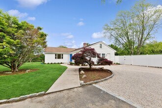 22950 Main Rd in Orient, NY - Building Photo - Building Photo