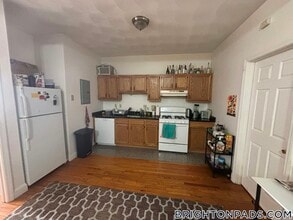 17 Cummings Rd, Unit 3 in Boston, MA - Foto de edificio - Building Photo