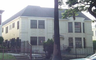 1116-1120 S Westmoreland Ave in Los Angeles, CA - Building Photo