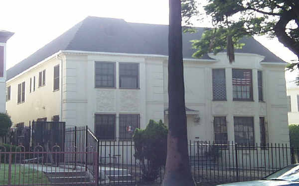1116-1120 S Westmoreland Ave in Los Angeles, CA - Building Photo