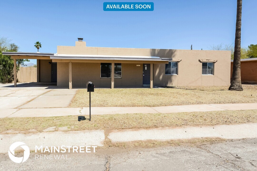 7627 E 42nd St in Tucson, AZ - Building Photo