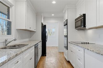 1460 Hillcrest Dr in Sugar Hill, GA - Building Photo - Building Photo