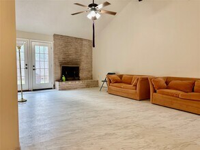 2802 Valley Forest Dr in Missouri City, TX - Building Photo - Building Photo