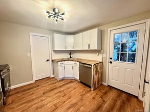 121 Main St in Livingston Manor, NY - Building Photo - Building Photo