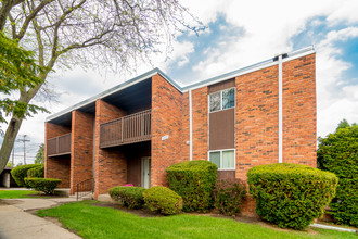 Carriage House Apartments in Flint, MI - Building Photo - Building Photo