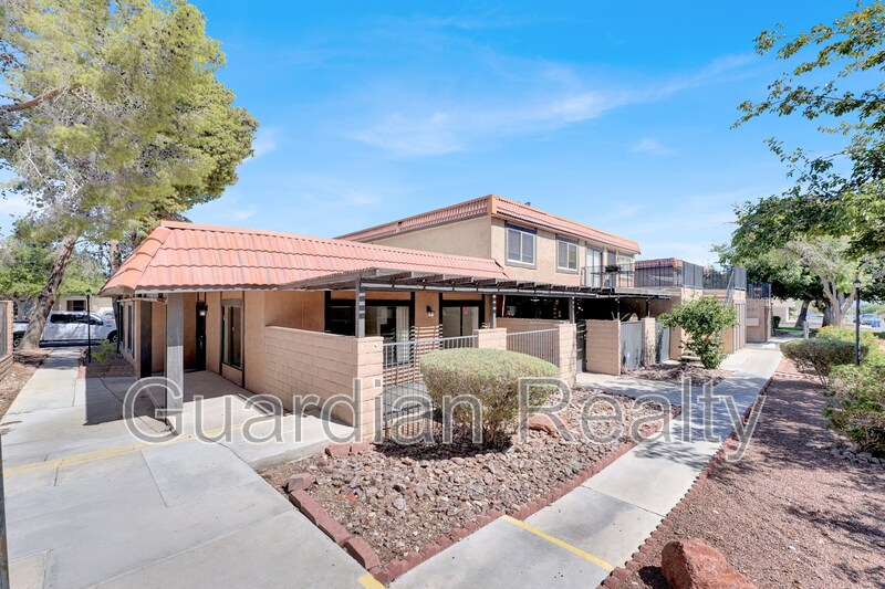 6611 Silverstream Ave in Las Vegas, NV - Building Photo