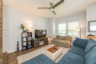69 Forest St in Montclair, NJ - Building Photo - Building Photo