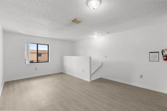 Oasis Villas in Miami, FL - Building Photo - Interior Photo