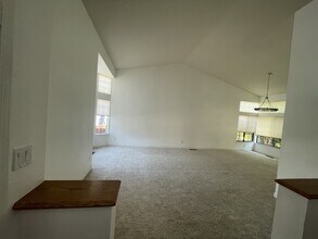 7216 Roxanne Ln in Rohnert Park, CA - Building Photo - Building Photo